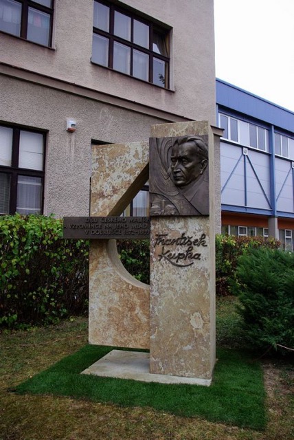 Odhalení pomníku Františka kupky v Dobrušce v roce 2008
